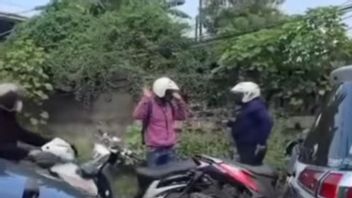 Motorcyclist Who Did Not Accept Being Reprimanded For Going Against The Flow, Had A Knife Into The Stomach Of A Member Of The Cakung Police