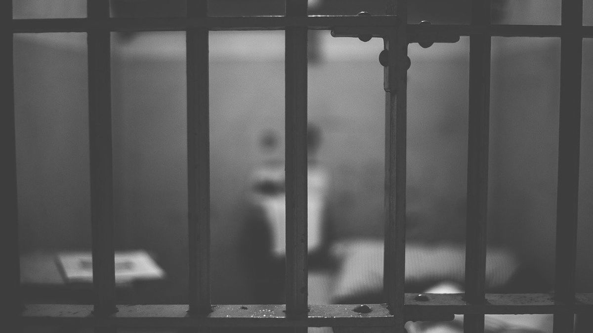 شهر واحد فقط من السجن، مقيم في بالي بيادق دراجة نارية صديق لاستئجار عامل الجنس