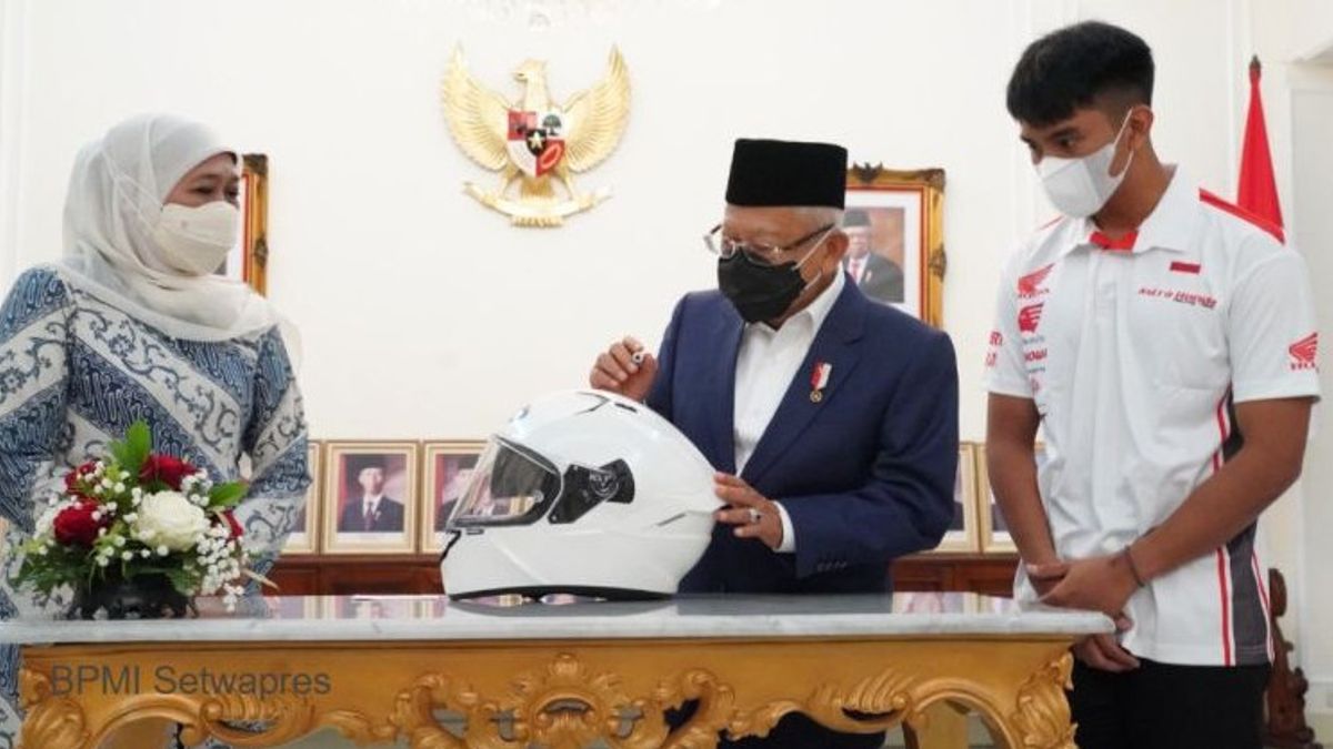 Didampingi Gubernur Jatim Khofifah, Wapres Ma'ruf Amin Dukung Pebalap Mario Suryo di Moto3 GP 2022