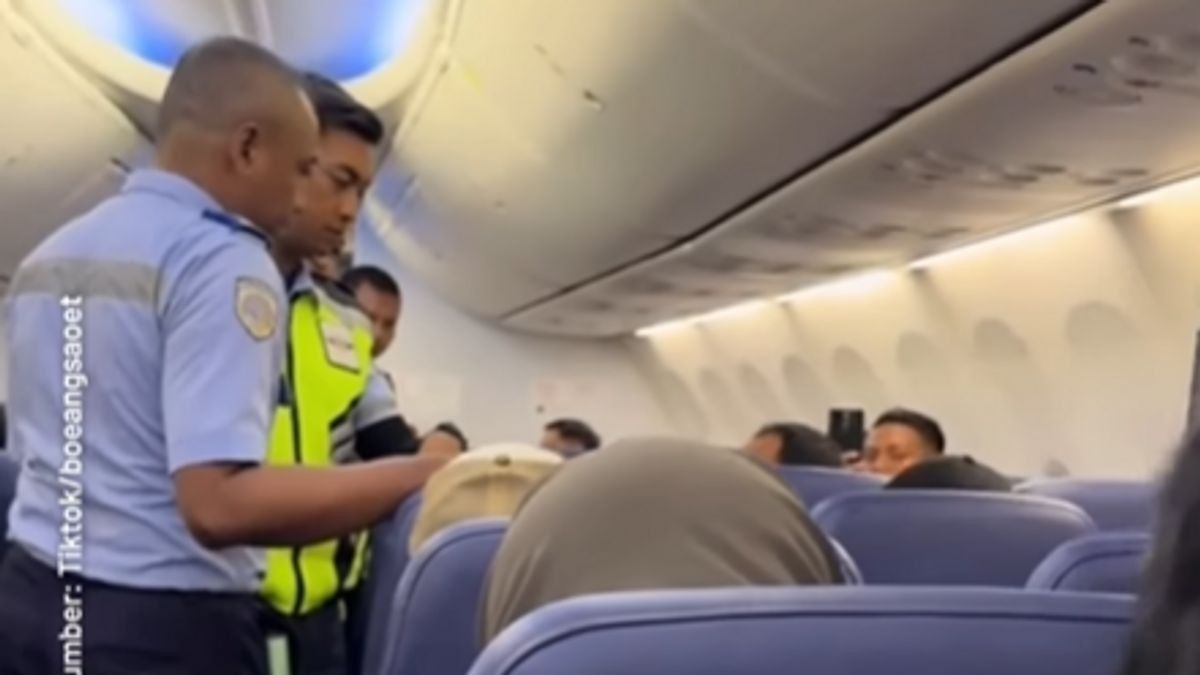 Lion Air Passengers Shouting Bombs Already Troubled Before Taking The Plane