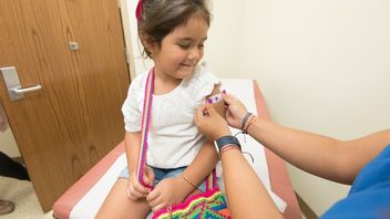 الأنشطة التي يجب القيام بها لدعم الأطفال الذين تتراوح أعمارهم بين 6-11 سنة لا يخافون من اللقاحات