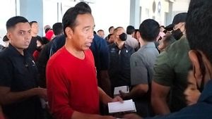 Ratusan Buruh Gendong di Pasar Legi Solo Tak Menyangka Dapat Sembako dan Amplop dari Presiden Jokowi