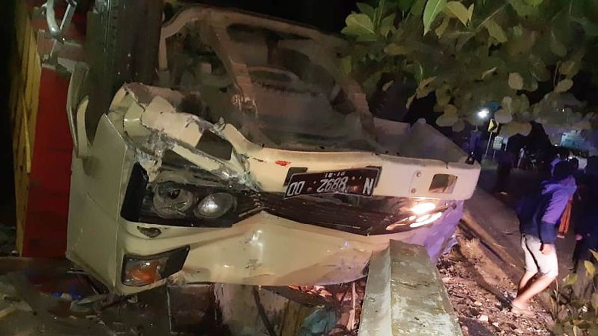 玛琅吃饭事故数十名旅客的卡车造成2人死亡,警察被怀疑是Rem Blong的结果