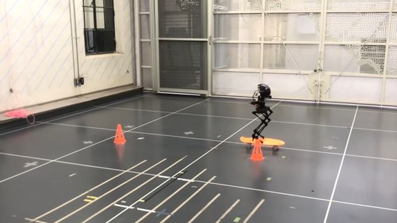Ce Robot Intelligent Peut Voler Et Faire Du Skateboard