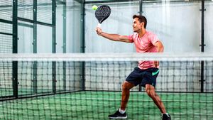 Tips Mencegah Cedera saat Olahraga Yoga dan Padel