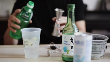 Voir Comment Soju Et La Bière Deviennent Des Plats En Corée