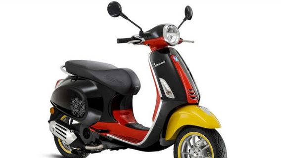 Vespa Edition Mickey Mouse Greets Market