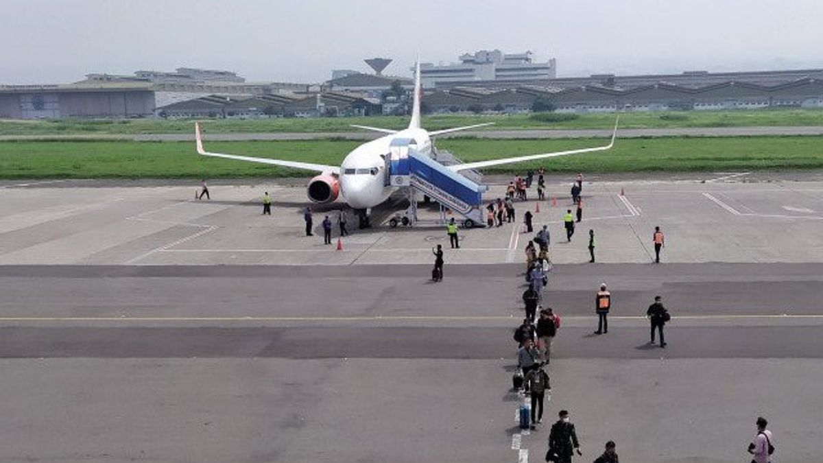 Pengelola Jelaskan Kenapa Pesawat Sering Berputar Dulu sebelum Mendarat di Bandara Husein Sastranegara Bandung