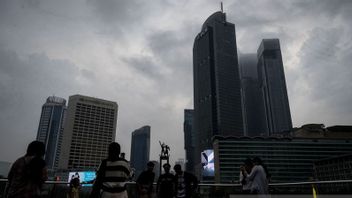 Le temps à Jakarta le 1er octobre, le matin brillant et l’après-midi jusqu’à la nuit brume