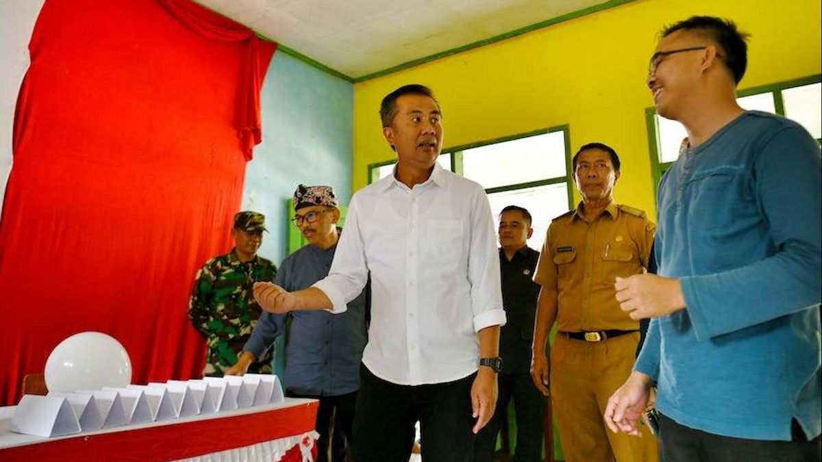 Le gouverneur de Java Occidental utilise le droit de vote à Banten