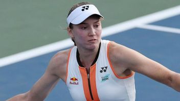 Raducanu Falls, Rybakina Advances to US Open Fourth Round