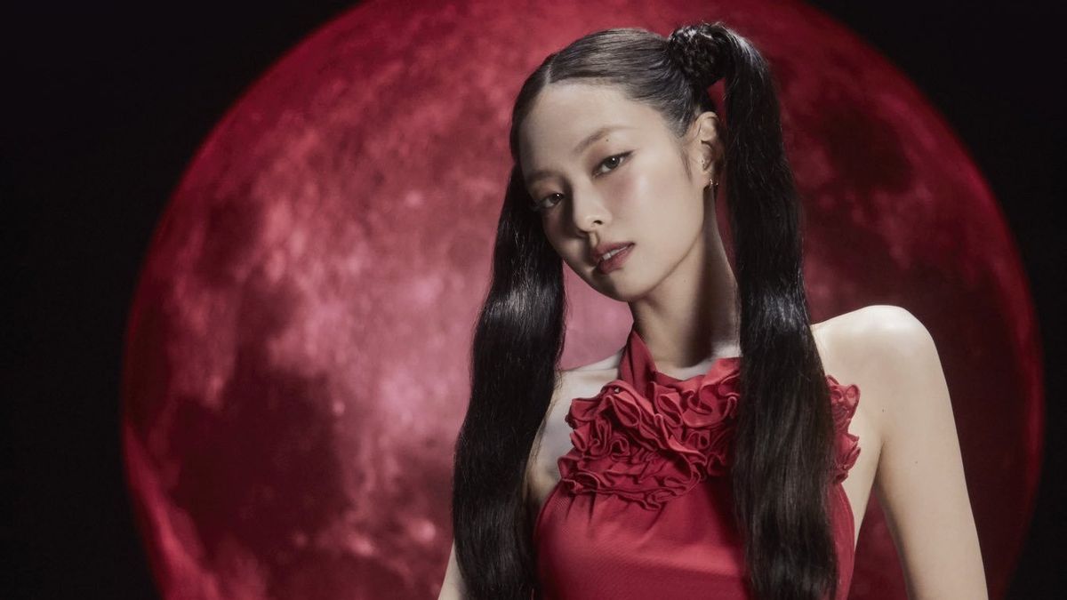 BLACKPINK's Jennie Dances On The Moon In Single You & Me