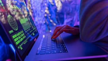 Romania Arrests 13 People In Phishing Case Targeting UK Tax Office