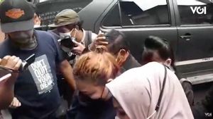 VIDEO: Berbaju Hitam, Pegang Kepala, Olivia Nathania Anak Nia Daniaty Kembali Hadir di Polda Metro Jaya