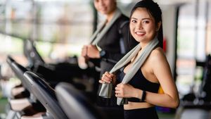 6 Alat Gym untuk Pemula Wanita, Jangan Langsung yang Berat-Berat