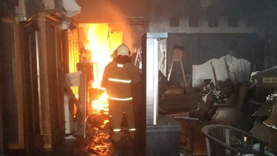 家具倉庫からコンテナ貯蔵倉庫までの2件の火災事件
