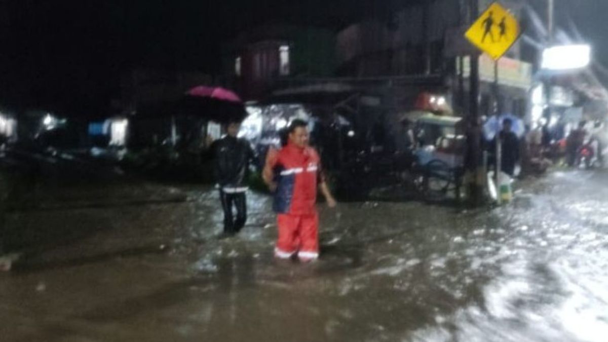    Jalur Bandung-Garut di Kadungora Terendam Banjir