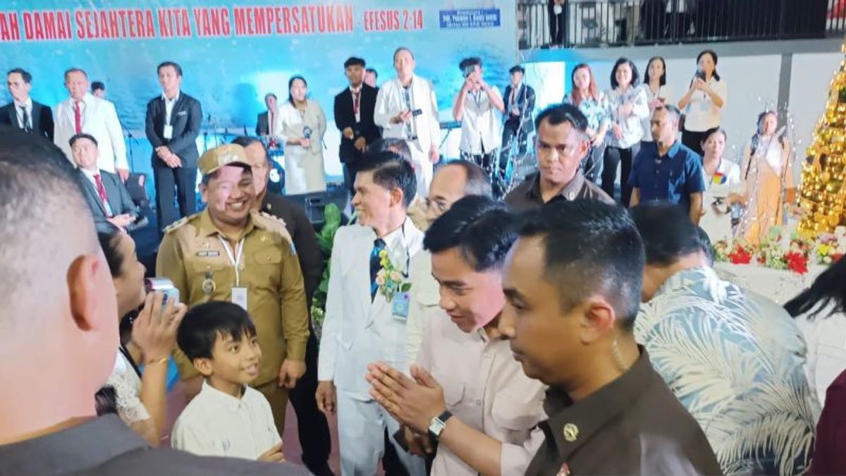 副总统吉布兰向比特昂市儿童分发圣诞礼物