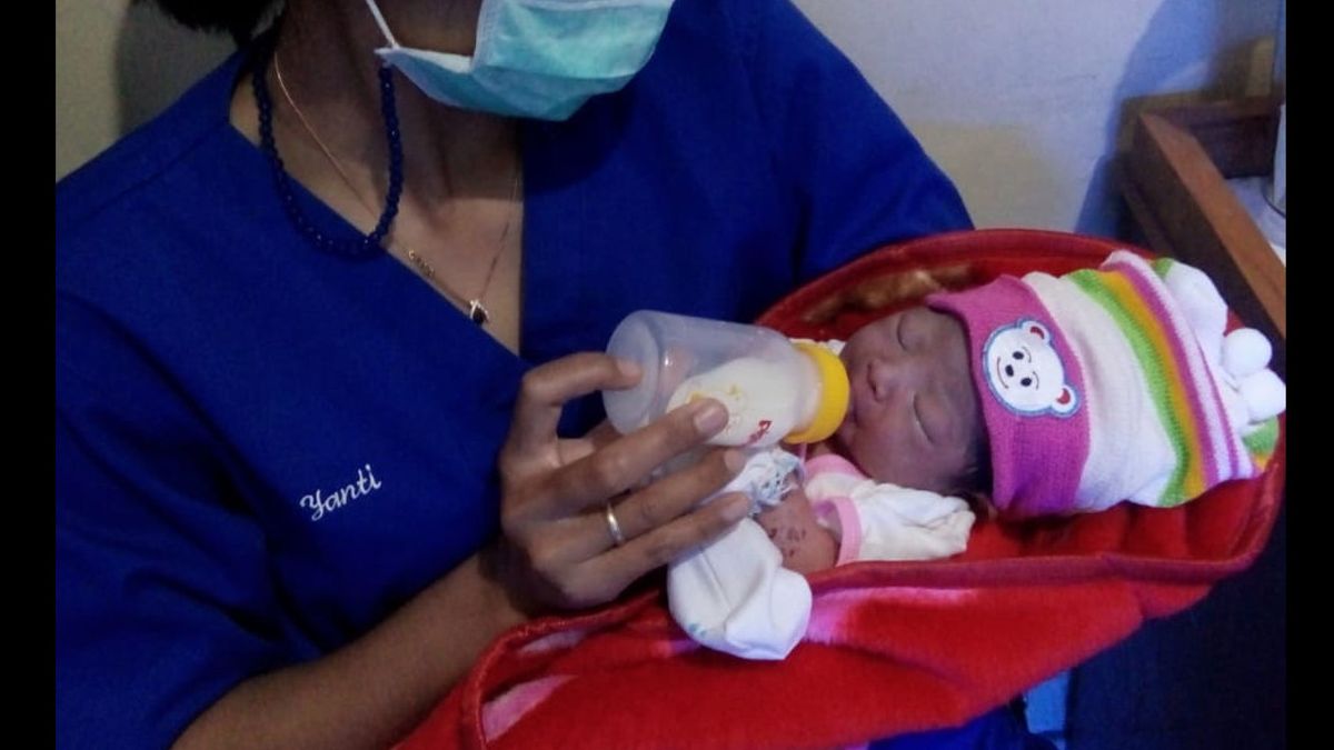 خلال Nyepi، الشعب البالية العثور على طفلة ملفوفة في القماش مع بقعة الدم