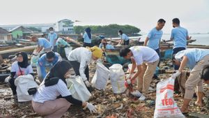 Peringati Hari Sampah Nasional, Pantai Payang Panjang Bandarlampung Dibersihkan