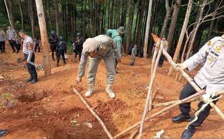 Petugas Gabungan Tutup Lokasi Tambang Emas Ilegal di Sukabumi