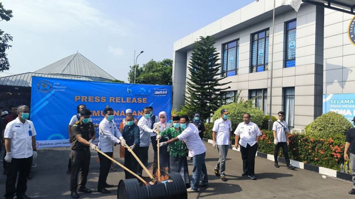 Des syndicats de drogue de Medan camouflage Envoient de la drogue en bouteilles à réserve de motos