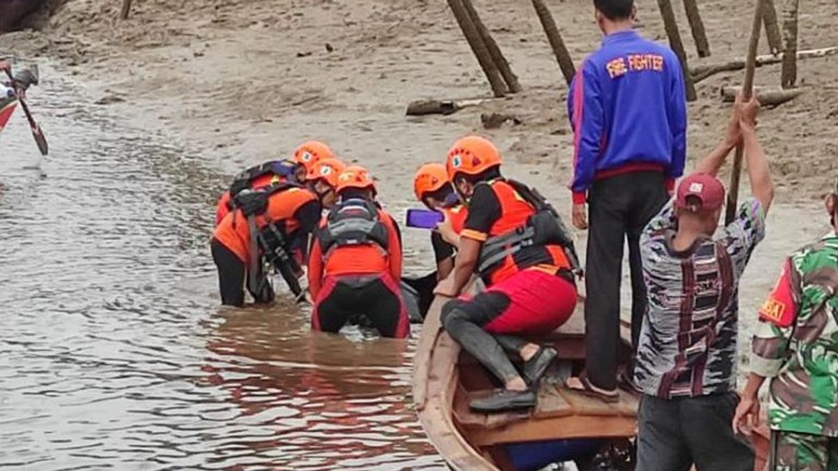 SAR Team Finds Body Of Crew From Myanmar Floating In Kuala Lagan