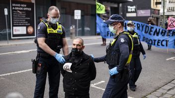 Langgar Hukum, Polisi Melbourne Bubarkan Unjuk Rasa Anti-penguncian COVID-19