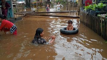 已经2天了，桑高卡尔巴的洪水仍然浸泡着住宅区