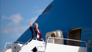 Trump Remehkan Peringatan FBI Soal Potensi Drone Iran Targetkan Pantai Barat AS