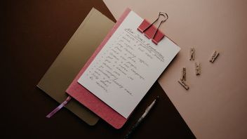 7 Tips to Make New Year's Resolutions Last All Year, According to Experts