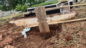 Exhumation Process Completed, Baby's Grave Even Seen A Mess