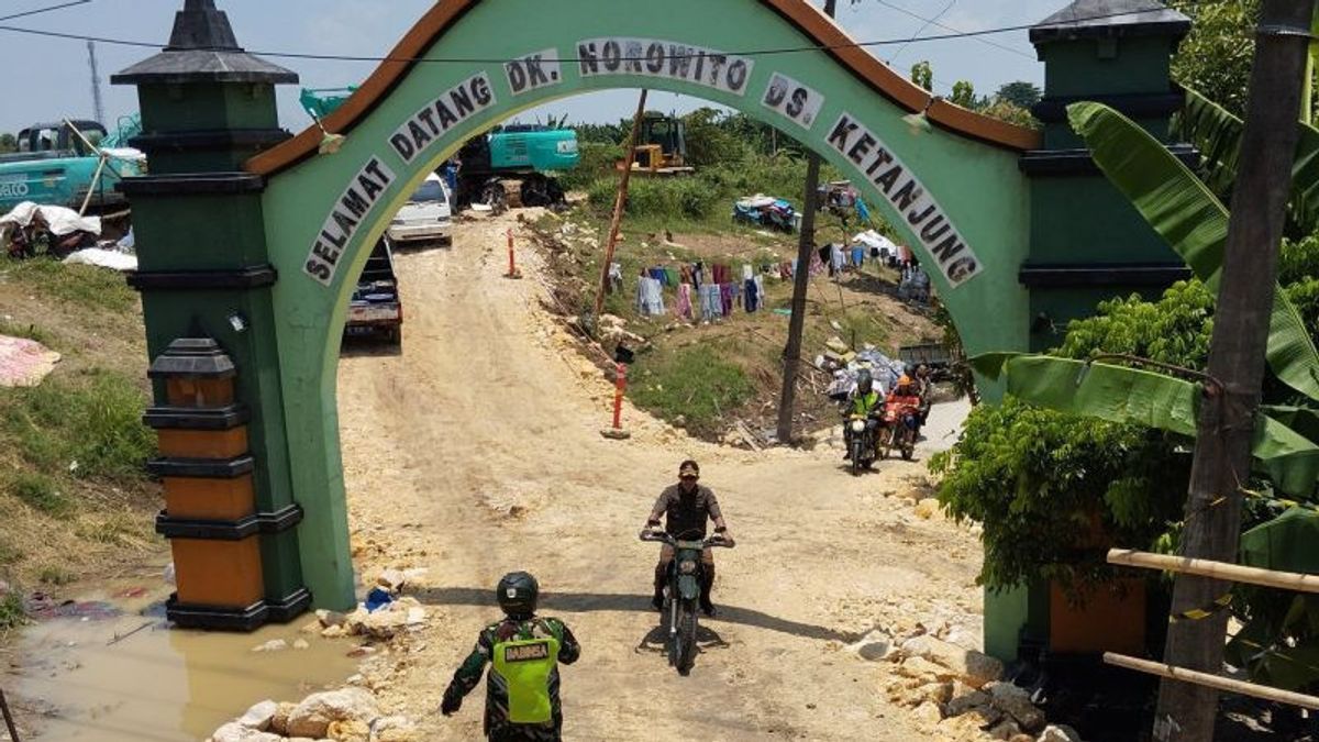 Pakai Motor Tinjau Jebolnya Tanggul Sungai Wulan Demak, Kepala BNPB: Lebih Bagus, Sudah Tertutup 