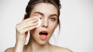 5 Mistakes In Removing Makeup That Can Damage Facial Skin