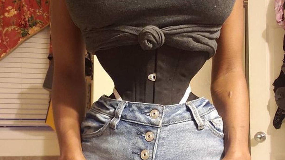 Does Wearing a Corset Shrink your Waist?