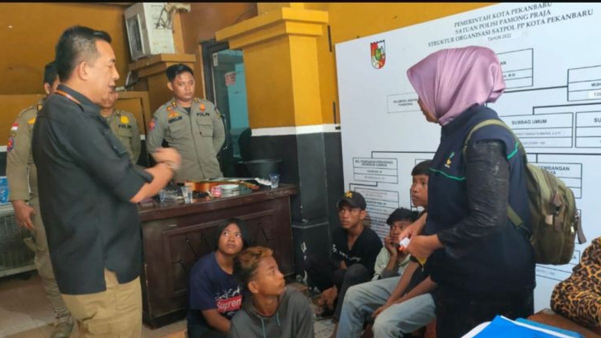Satpol PP Pekanbaru شباك العشرات من المتشردين والمتسولين