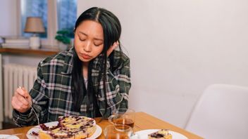 طبيب يوضح أن نمط الأكل هذا يمكن أن يسبب ضعف الكلى لدى الشباب