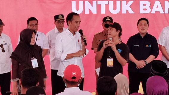 President Jokowi Distributes 1,000 Rice Food Social Assistance Packages In Maros