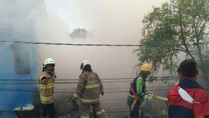 Empat Rumah Permanen di Kawasan Padat Penduduk Gambir Terbakar