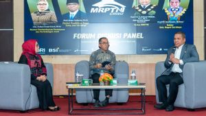 Menteri Brian Tegaskan Unesa Harus Jadi Mesin Inovasi dan Benteng Peradaban Bangsa