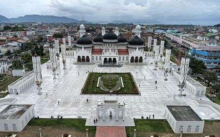 Ada Ajang PON XXI, Masjid Raya Baiturrahman Aceh Ramai Dikunjungi Turis Asing