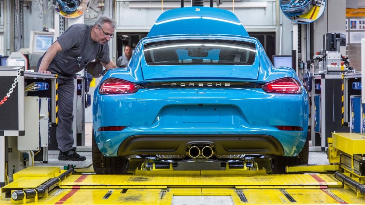 Porsche 718 Cayman dan Boxster Bermesin Bensin Diduga Setop Produksi Oktober 2025