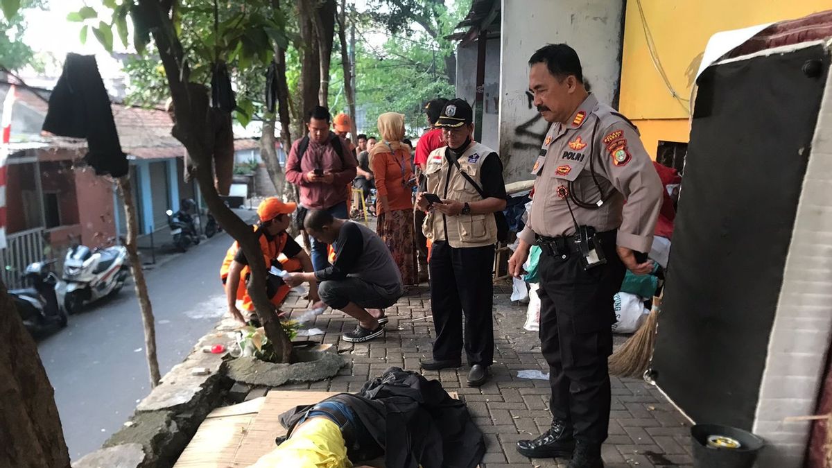 Man In Tebet Suddenly Dies While Wanting To Sit On The Side Of The Road