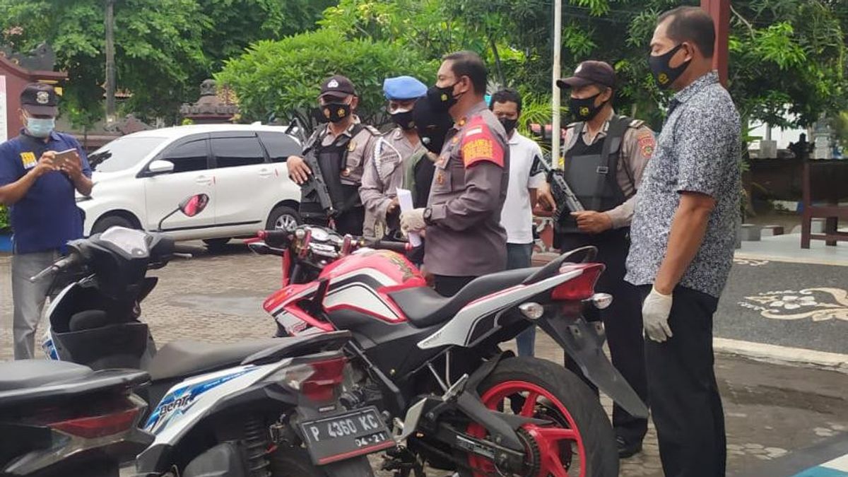 Police Thwart Smuggling Of Stolen CBR Motorcycles At Gilimanuk Harbor, Bali
