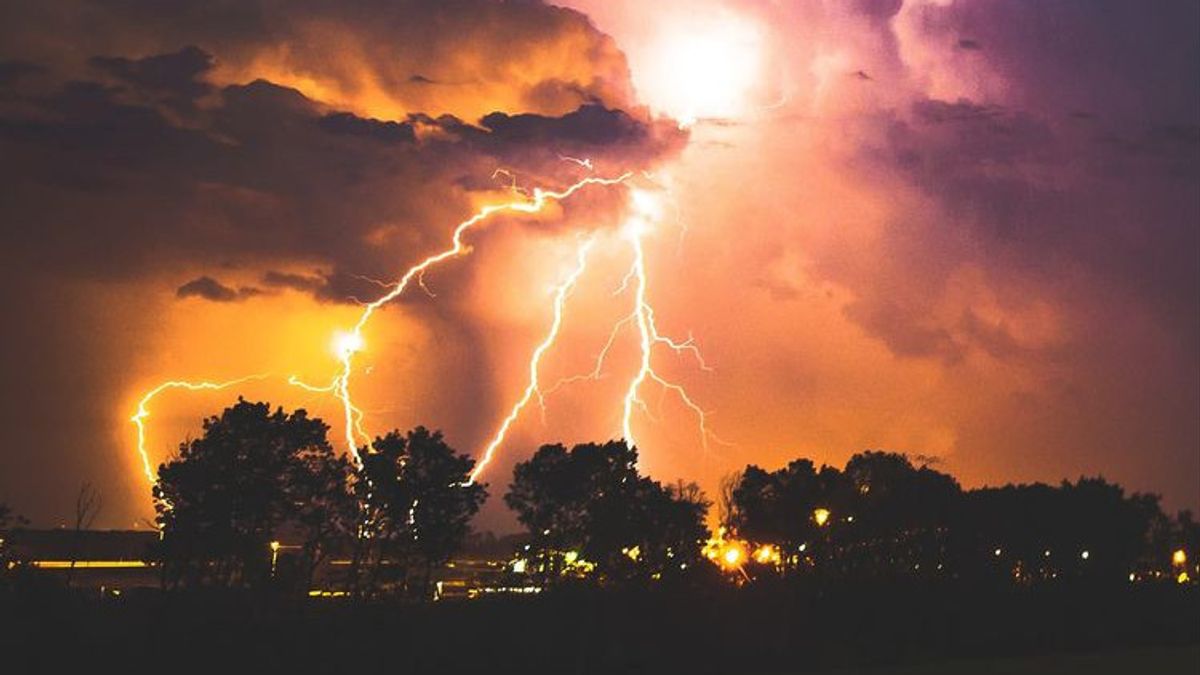 La tempête Lilian menace la Grande-Bretagne, les citoyens se souviennent d’une mort d’électricité et d’une perturbation des transports