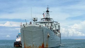 KRI Teluk Ende Launches To West Sulawesi Bringing Volunteers And Logistics Assistance