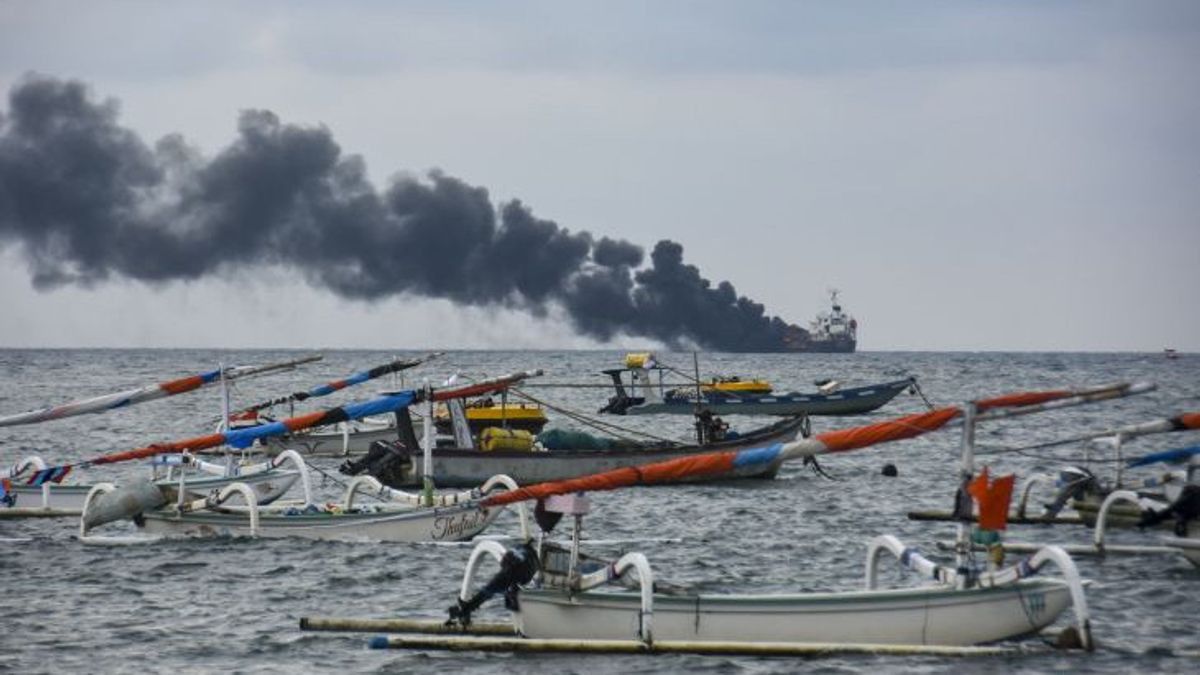 After The Fire, The MT Kristin Vessel Leaned At The Lombok PDS Port