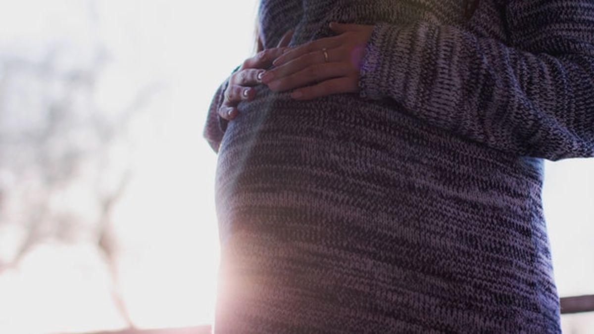 Enceinte Dans Vos Années 50 Comme La Mère De Céline Evangelista, Connaissez D’abord Les Risques