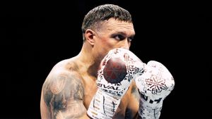 Oleksandr Usyk Masih Bungkam Soal Laga Wajib Lawan Joseph Parker