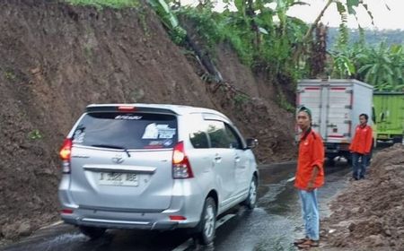 Longsor Tebing 15 Meter di Jalur Cianjur-Sindangbarang Teratasi, Akses Kendaraan Dibuka